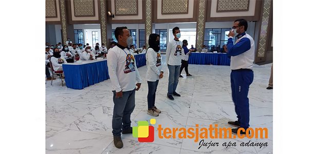 Sosialisasikan Etika Berlalu Lintas, Ditlantas Polda Jatim Gandeng Instruktur Safety Riding MPM Honda Jatim Sosialisasikan Etika Berlalu Lintas, Ditlantas Polda Jatim Gandeng Instruktur Safety Riding MPM Honda Jatim