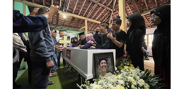Jenazah Polo Srimulat Dimakamkan di Kampung Halaman di Kertosari Madiun Jenazah Polo Srimulat Dimakamkan di Kampung Halaman di Kertosari Madiun