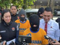 Satreskrim Polres Madiun Tangkap 3 Tersangka Pencuri Mobil di Puskesmas Balerejo