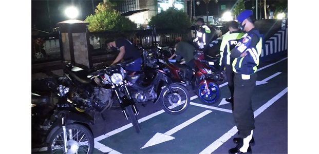 Razia Balap Liar di Kota Madiun, Polisi Amankan 22 Motor Razia Balap Liar di Kota Madiun, Polisi Amankan 22 Motor