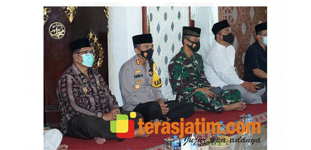 Wakil Bupati Ikuti Khotmil Qur’an Kubro di Masjid Mapolres Bangkalan Wakil Bupati Ikuti Khotmil Qur’an Kubro di Masjid Mapolres Bangkalan