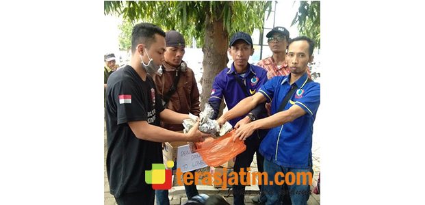 Mahasiswa dan Pedagang Asongan di Banyuwangi Gelar Aksi Untuk Korban Gempa di Lombok Mahasiswa dan Pedagang Asongan di Banyuwangi Gelar Aksi Untuk Korban Gempa di Lombok