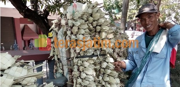 Mainanan Tradisional (Jekikrek) Yang Hampir Punah Mainanan Tradisional (Jekikrek) Yang Hampir Punah