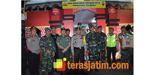 Malam Takbir, Kapolda Jatim bersama Pangdam Brawijaya Tinjau Pos Pengamanan Malam Takbir, Kapolda Jatim bersama Pangdam Brawijaya Tinjau Pos Pengamanan