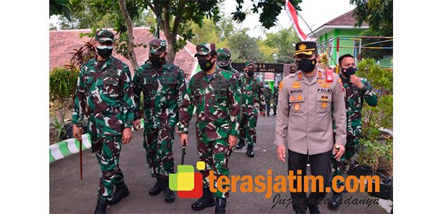 Danrem Baladhika Jaya Pastikan Capaian Pelaksanaan Vaksinasi Covid-19 Danrem Baladhika Jaya Pastikan Capaian Pelaksanaan Vaksinasi Covid-19