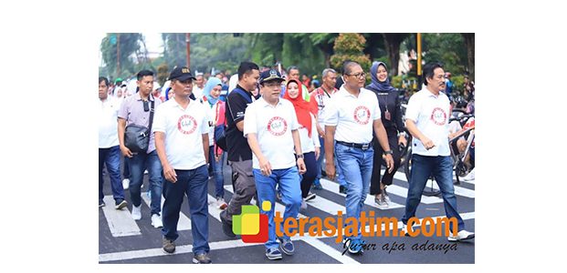 Tepis Isu Corona, Polresta Sidoarjo Ajak Ribuan Warga Jalan Sehat Tepis Isu Corona, Polresta Sidoarjo Ajak Ribuan Warga Jalan Sehat