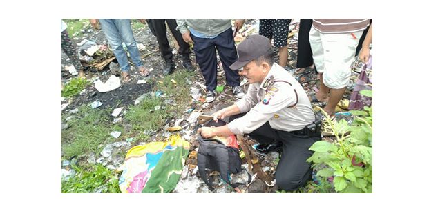 Mayat Bayi Lengkap dengan Tali Pusarnya Ditemukan di Lahan Kosong Mayat Bayi Lengkap dengan Tali Pusarnya Ditemukan di Lahan Kosong