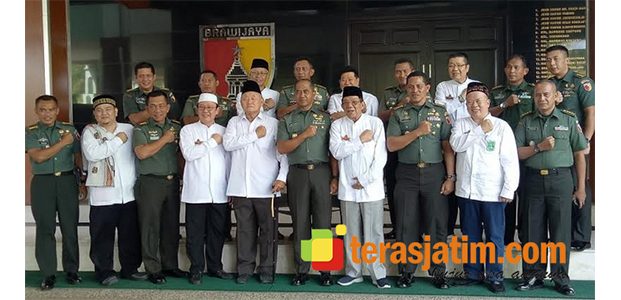 Melalui Kodam Brawijaya, Yayasan Haji Cheng Hoo Bantu Korban Bencana Alam di Indonesia Melalui Kodam Brawijaya, Yayasan Haji Cheng Hoo Bantu Korban Bencana Alam di Indonesia