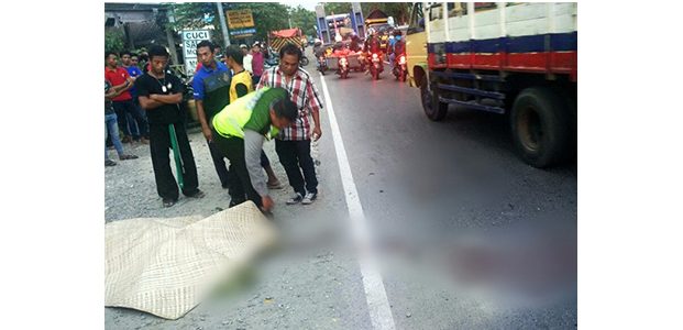 Mendahului dari Kiri, Pria asal Woro Bojonegoro Tewas Terlindas Truk Mendahului dari Kiri, Pria asal Woro Bojonegoro Tewas Terlindas Truk