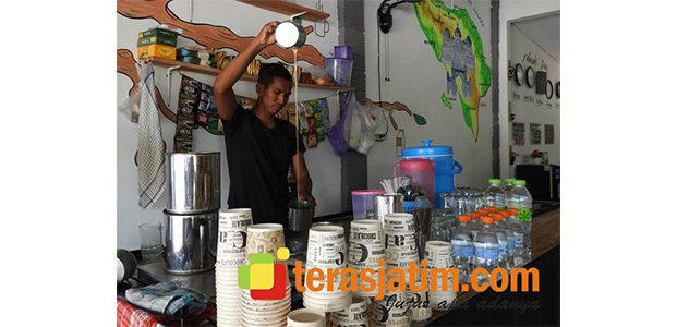 Menengok Kedai Khusus Serambi Mekah di Kota Ngawi Menengok Kedai Khusus Serambi Mekah di Kota Ngawi