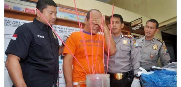 Mengaku Bisa Tarik Dana Hibah Keraton, Pria asal Sidoarjo ini Tipu Warga Kediri Mengaku Bisa Tarik Dana Hibah Keraton, Pria asal Sidoarjo ini Tipu Warga Kediri