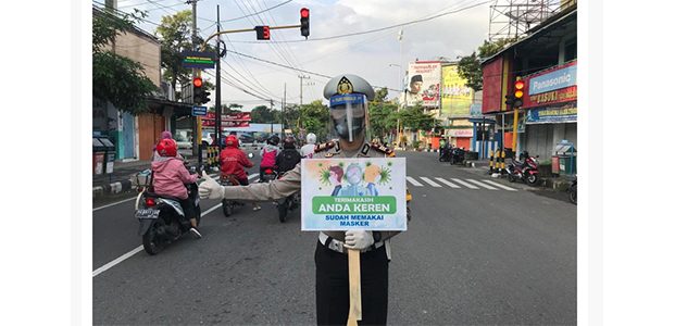 Menuju New Normal, Satlantas Polres Trenggalek Gencarkan Kampanye Wajib Pakai Masker Bagi Pengendara Menuju New Normal, Satlantas Polres Trenggalek Gencarkan Kampanye Wajib Pakai Masker Bagi Pengendara