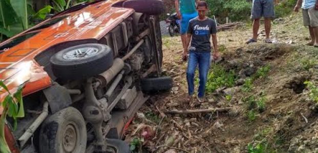 Minibus Rombongan Siswa TPQ asal Pare, Terbalik di Putuk Dawung Blitar Minibus Rombongan Siswa TPQ asal Pare, Terbalik di Putuk Dawung Blitar