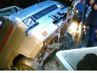 Minibus Sarat Penumpang Terjun ke Jurang di Raya Payung Batu