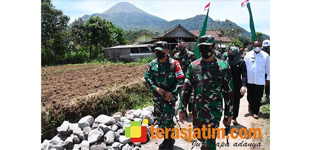 Pangdam Resmikan Pelaksanaan TMMD ke-112 di Trawas Mojokerto Pangdam Resmikan Pelaksanaan TMMD ke-112 di Trawas Mojokerto
