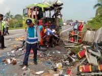 Bus Pariwisata Hantam Tiang Rambu di Tol Sumo, 13 Orang Tewas dan Sejumlah Orang Terluka