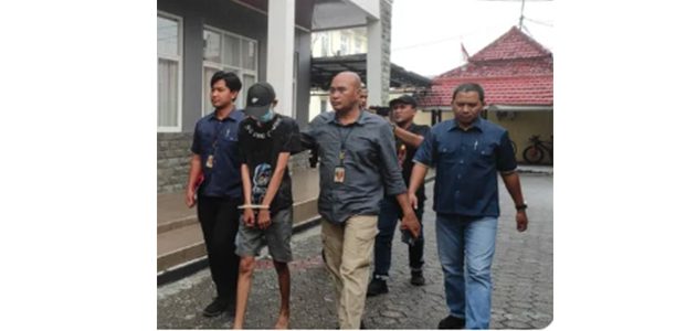 Pria di Mojokerto Jual Pacar Sendiri Untuk Layani Threesome Pria di Mojokerto Jual Pacar Sendiri Untuk Layani Threesome