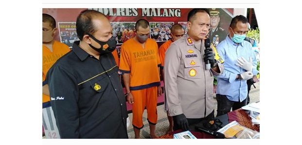 Komplotan Pengedar Ganja di Malang Selatan Dibekuk Komplotan Pengedar Ganja di Malang Selatan Dibekuk
