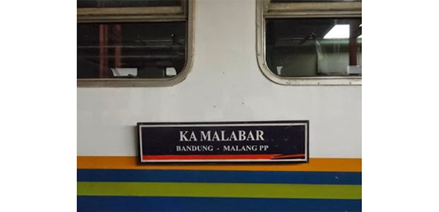 Jalur Pohgajih – Kesamben Longsor, KA Jurusan Malang – Bandung Tertahan Jalur Pohgajih – Kesamben Longsor, KA Jurusan Malang – Bandung Tertahan