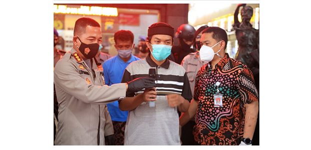 Hajar Petugas Pemakaman Jenazah Covid Hingga Pingsan, 2 Pemuda di Malang Ditangkap Hajar Petugas Pemakaman Jenazah Covid Hingga Pingsan, 2 Pemuda di Malang Ditangkap