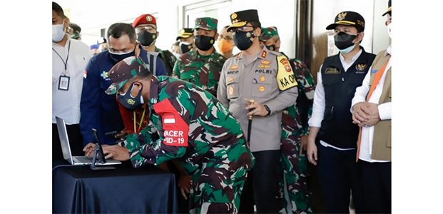 Panglima TNI Pantau Langsung Penerapan SiLacak di Sidoarjo dan Malang Panglima TNI Pantau Langsung Penerapan SiLacak di Sidoarjo dan Malang