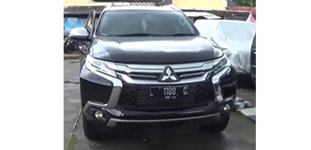 Mobil Bupati Sumenep Tabrak Pejalan Kaki Hingga Tewas Mobil Bupati Sumenep Tabrak Pejalan Kaki Hingga Tewas
