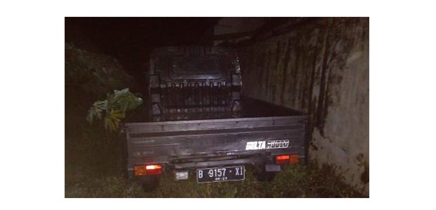 Mobil Curian Ditemukan di Gudang Rongsokan di Pulo Lumajang Mobil Curian Ditemukan di Gudang Rongsokan di Pulo Lumajang
