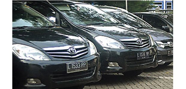 Mobil Dinas Wakil Rakyat ‘kok’ Diganti Plat Hitam? Mobil Dinas Wakil Rakyat ‘kok’ Diganti Plat Hitam?