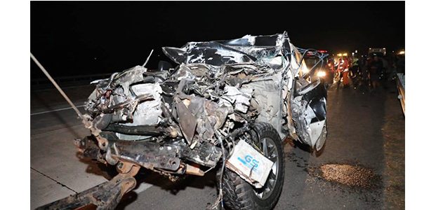 Mobil Kapolres Tulungagung Kecelakaan di Tol Sumo, Istri dan Ajudan Meninggal Mobil Kapolres Tulungagung Kecelakaan di Tol Sumo, Istri dan Ajudan Meninggal