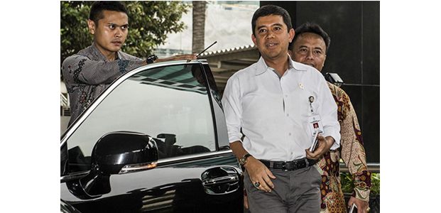 Ketahuan Mudik Pakai Mobil Dinas, Menteri Yuddy Menuai Banyak Sindiran Ketahuan Mudik Pakai Mobil Dinas, Menteri Yuddy Menuai Banyak Sindiran