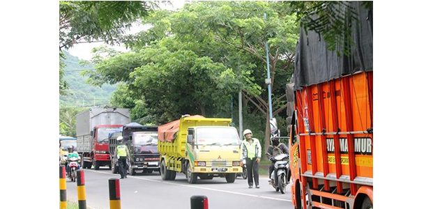 Mulai Hari ini, Truk Angkutan Barang Wajib Stop Operasi Mulai Hari ini, Truk Angkutan Barang Wajib Stop Operasi