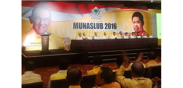 Partai Golkar Keluar dari KMP dan Dukung Pemerintah Partai Golkar Keluar dari KMP dan Dukung Pemerintah