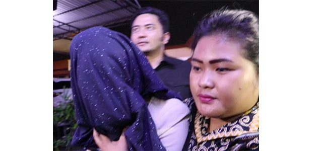 Muncikari Perempuan Selebritis Yang Digerebek di Kota Batu, Resmi Jadi Tersangka Muncikari Perempuan Selebritis Yang Digerebek di Kota Batu, Resmi Jadi Tersangka