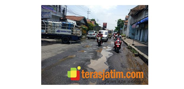 Musim Hujan di Babat Lamongan, Jalan Berlobang dan Pompa Pembuangan Air Penuh Sampah Musim Hujan di Babat Lamongan, Jalan Berlobang dan Pompa Pembuangan Air Penuh Sampah