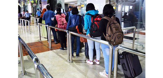 Musim TKI Kembali ke Luar Negeri, Imigrasi Perketat Pemeriksaan Dokumen Musim TKI Kembali ke Luar Negeri, Imigrasi Perketat Pemeriksaan Dokumen