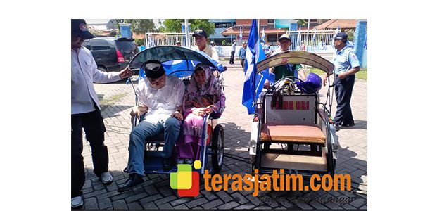 Naik Becak Bersama Istri, Taufiqulbar Daftar Bacawabup Sidoarjo Naik Becak Bersama Istri, Taufiqulbar Daftar Bacawabup Sidoarjo