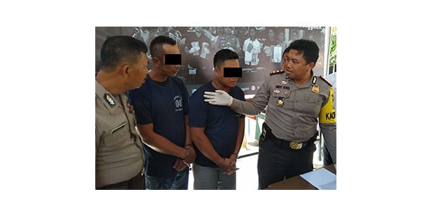 Ngaku Polisi, 2 Pria di Trenggalek Hajar Warga Ngaku Polisi, 2 Pria di Trenggalek Hajar Warga