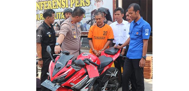Ngaku anggota Polisi, Residivis asal Pare Kediri ini Rampas HP dan Uang Para Korbannya Ngaku anggota Polisi, Residivis asal Pare Kediri ini Rampas HP dan Uang Para Korbannya