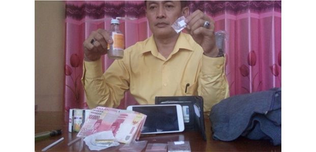 Oknum Kamituwo di Berbek Nganjuk Jadi Pengedar Sabu? Oknum Kamituwo di Berbek Nganjuk Jadi Pengedar Sabu?