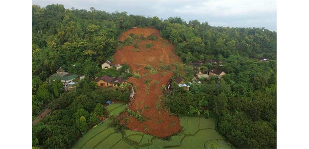 Longsor Terjang Wilayah Ngetos Nganjuk, 10 Orang Ditemukan Meninggal Dunia Longsor Terjang Wilayah Ngetos Nganjuk, 10 Orang Ditemukan Meninggal Dunia