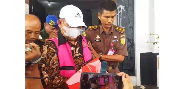 Terseret Kasus Gratifikasi Miliaran, Winarto Anggota DPRD Ngawi Jadi Tahanan Kejaksaan Terseret Kasus Gratifikasi Miliaran, Winarto Anggota DPRD Ngawi Jadi Tahanan Kejaksaan