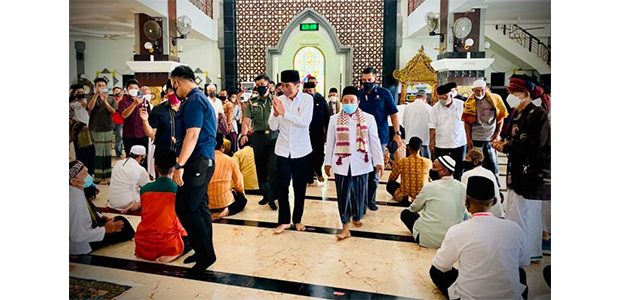 Di Ngawi, Presiden Jumatan di Masjid Agung Baiturrahman