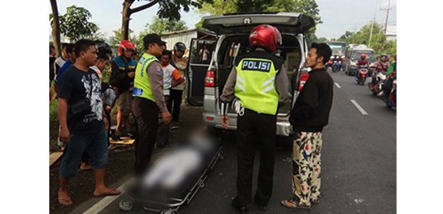 Ngebut, Pelajar asal Widang Tuban Tewas Tertabrak Bus di Jalur Babat-Bojonegoro Ngebut, Pelajar asal Widang Tuban Tewas Tertabrak Bus di Jalur Babat-Bojonegoro