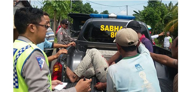 Ngebut, Pemuda asal Kerek Tuban Tabrakan dengan Mobil Dinas Plat Merah Ngebut, Pemuda asal Kerek Tuban Tabrakan dengan Mobil Dinas Plat Merah