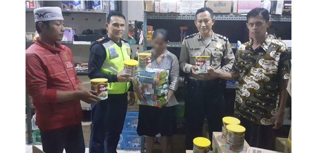 Ngutil Susu di Mini Market, Wanita asal Sidoarjo Dibekuk Polisi Jombang Ngutil Susu di Mini Market, Wanita asal Sidoarjo Dibekuk Polisi Jombang