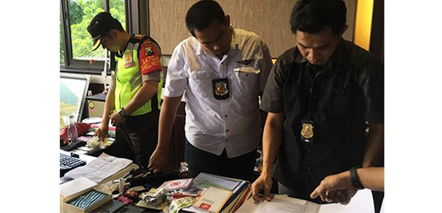Tim Saber Pungli Lakukan OTT Terhadap Direktur PT Pelindo III Surabaya Tim Saber Pungli Lakukan OTT Terhadap Direktur PT Pelindo III Surabaya