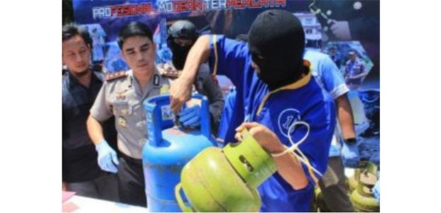 Oplos Elpiji, 2 Warga Pasuruan Ditangkap Oplos Elpiji, 2 Warga Pasuruan Ditangkap