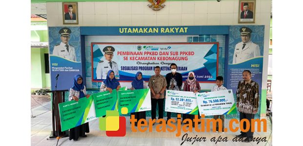 BPJS Cabang Pacitan Serahkan Kartu Kepesertaan Hingga Santunan Kepada Ahli Waris di Kebonagung BPJS Cabang Pacitan Serahkan Kartu Kepesertaan Hingga Santunan Kepada Ahli Waris di Kebonagung