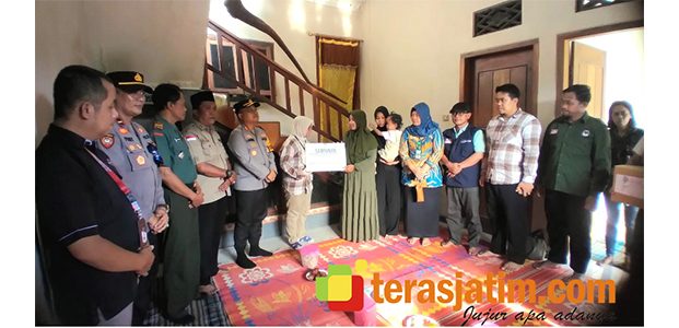 2 Petugas KPPS di Pacitan Meninggal Dunia, Ahli Waris Terima Santunan Rp46 Juta 2 Petugas KPPS di Pacitan Meninggal Dunia, Ahli Waris Terima Santunan Rp46 Juta