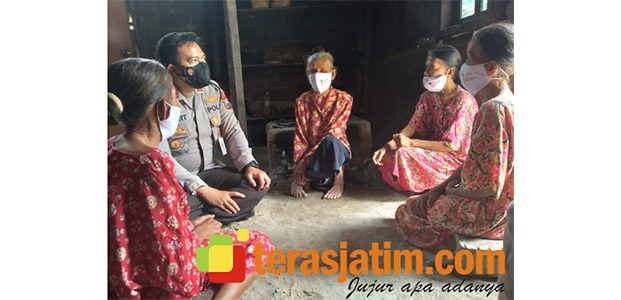 Sasar Vaksinasi Keluarga Tunanetra, Kapolres Pacitan Beri Nasihat Akhirat Sasar Vaksinasi Keluarga Tunanetra, Kapolres Pacitan Beri Nasihat Akhirat